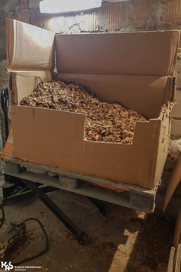 Mrągowo: Krajowa Administracja Skarbowa zabezpieczyła dwie tony nielegalnego tytoniu na terenie zakładów przemysłowych (zdjęcia)