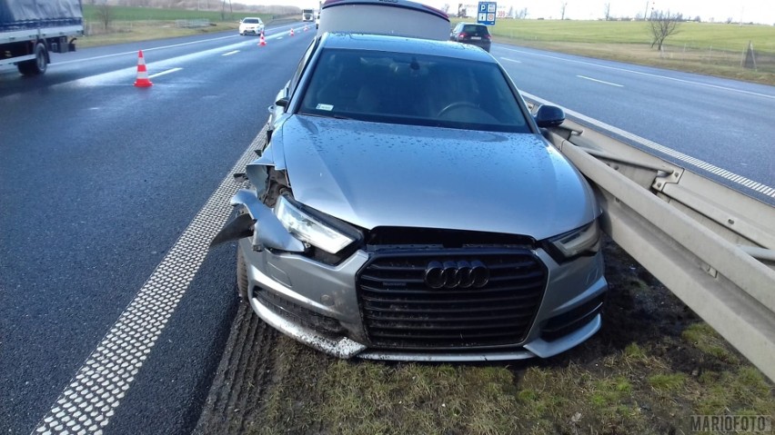 Zderzenie na autostradzie A4 w okolicy Brzegu. Ciężarowy DAF uderzył w audi, którym podróżowała trzyosobowa rodzina