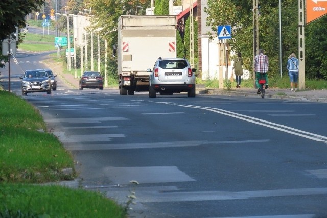 Od poniedziałku 12 października rozpocznie się remont prawie 700-metrowego odcinka ul. Legionów Polskich, aż do granicy z BędzinemZobacz kolejne zdjęcia/plansze. Przesuwaj zdjęcia w prawo - naciśnij strzałkę lub przycisk NASTĘPNE