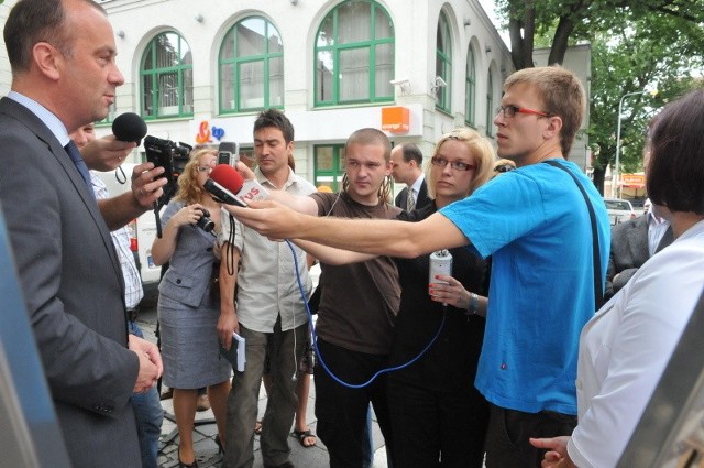 W lipcu marszałek Marcin Jabłoński w towarzystwie zielonogórskich polityków PO obwieścił na zielonogórskim deptaku, że starówka będzie wyremontowana za unijną kasę. Nie wiedział, że sprawa trafi do prokuratury.