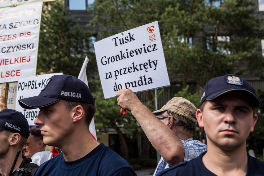 Protest przed Sejmem ws. zmian w sądownictwie [ZDJĘCIA] Demonstracja KOD i Obywateli RP w Warszawie