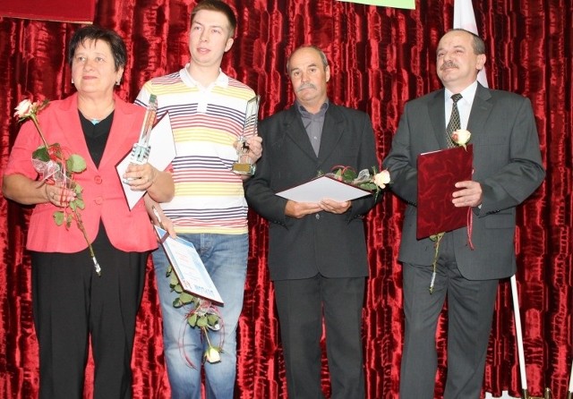 Nagrodzeni, od lewej: Wiesława Kubacka (Magiczne Zacisze), Maciek Cieślak (Pajujo), Jan Meroń i Dariusz Garncarek.