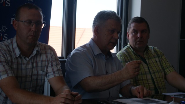 Poseł Aleksander Mrówczyński (z lewej) 14 czerwca będzie gościł wicedyrektora GDDKiA z Gdańska. Obok Andrzej Dolny