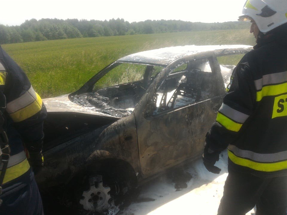Pożar auta koło na DK nr 6 koło Karlina [zdjęcia] Głos