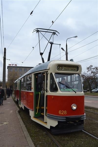 102Na prezentuje się znakomicie. Zobacz tramwaj z zewnątrz,...