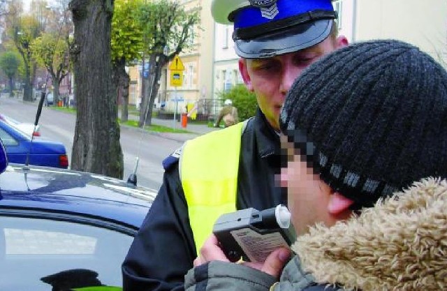 Żeby wsiąść za kierownicę, zgodnie z prawem nie można mieć więcej niż 0,19 promila alkoholu