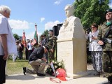 Pomnik generała 'Nila' już stoi w parku