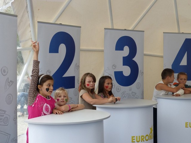 W quizach dzieci miały okazję wykazać się wiedzą o Unii Europejskiej. Każde otrzymało nagrodę.