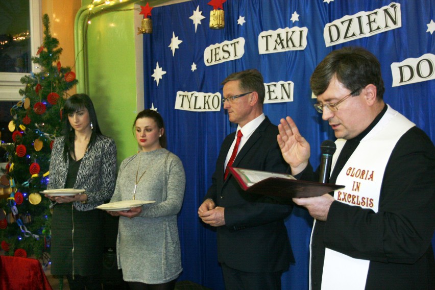 W Falkowej przełamano się opłatkiem i uhonorowano przyjaciół tego osiedla [ZDJĘCIA, WIDEO]