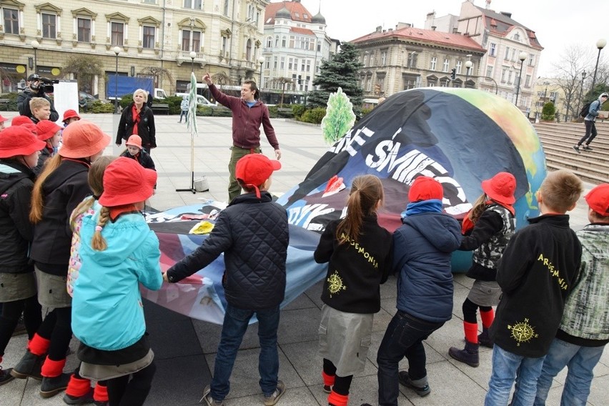 Happening Fundacji Ekologicznej Arka na placu Chrobrego w...