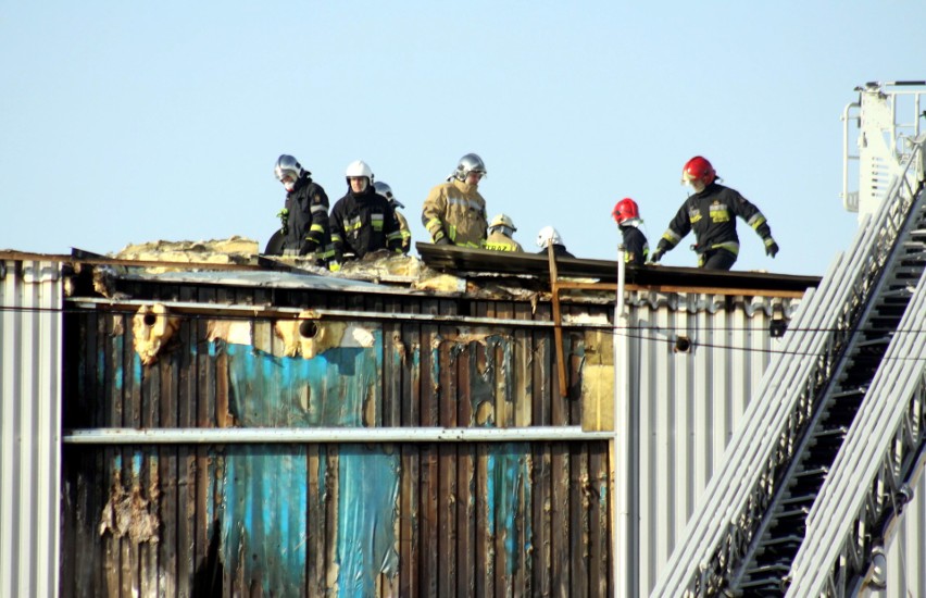 Pożar przy Diamentowej w Lublinie. Płonie dach budynku firmy Tabal (ZDJĘCIA)