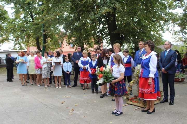 Wierni z radziejowskiej parafii WNMP oraz mieszkańcy Opatowic podziękowali za plony