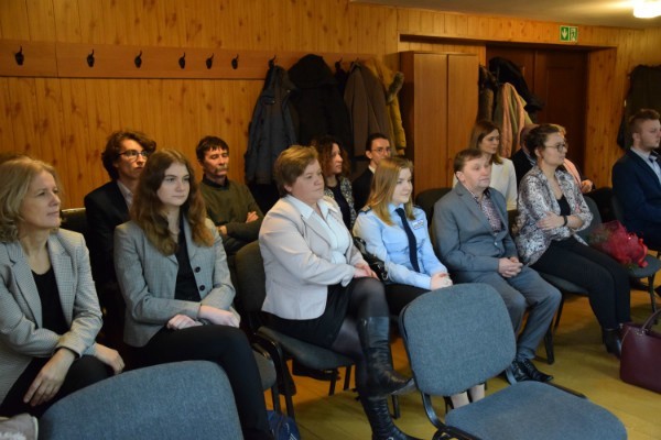 Stypendia premiera dla najzdolniejszych włoszczowskich uczniów uroczyście wręczone podczas sesji Rady Powiatu (ZDJĘCIA, WIDEO)