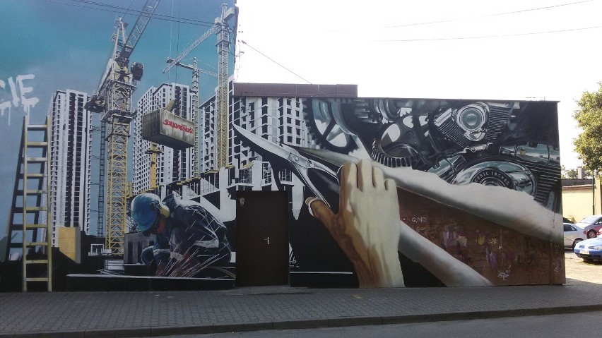 Jaworzno: mural Jana Pawła II na budynku ZSP3. Odbyło się uroczyste poświęcenie
