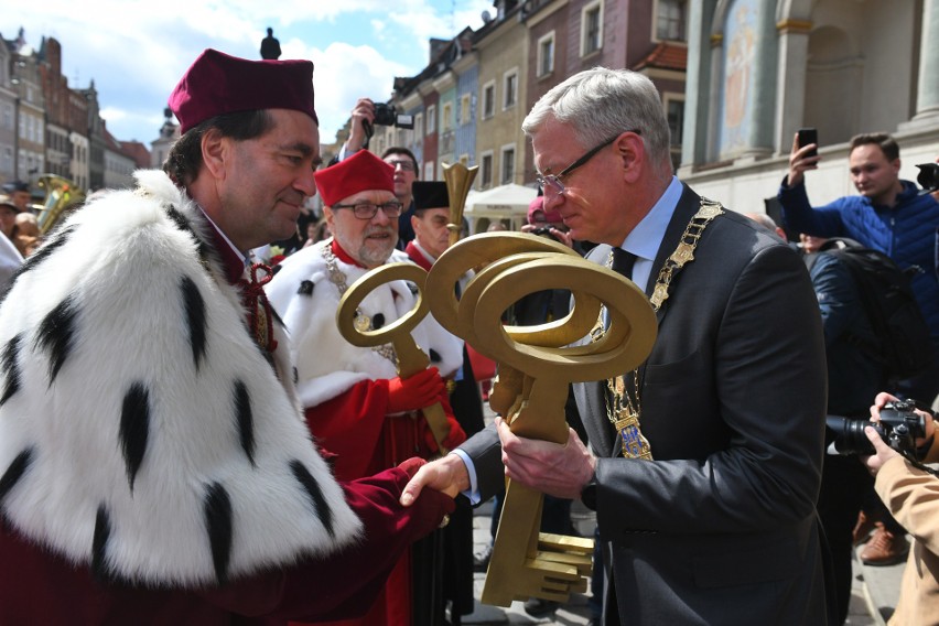 Jacek Jaśkowiak przekazał klucze do miasta władzom czterech...