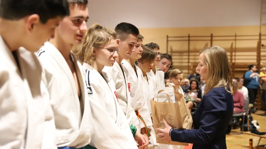 Kinga Kubicka nagrodziła też wyróżniających się judoków.