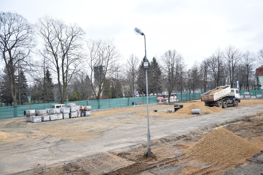 Plac budowy w środku Zawiercia. Trwa przebudowa parkingu ZDJĘCIA