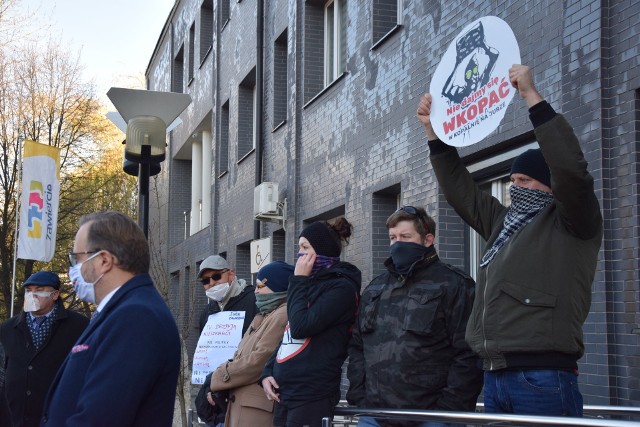 Konferencja prasowa w sprawie kopalni, obecni byli posłowie oraz samorządowcy.Zobacz kolejne zdjęcia. Przesuwaj zdjęcia w prawo - naciśnij strzałkę lub przycisk NASTĘPNE