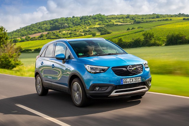 Fabryczne dane zużycia paliwa kompletnie oderwane od rzeczywistości - to dzisiejszy standard w materiałach informacyjnych producentów samochodów. Wygląda na to, że już niedługo ma być lepiej, a przynajmniej bardziej realnie. To wszystko przez zmianę norm pomiaru zużycia paliwa. NEDC ustępuje miejsca WLTP. Co oznaczają te skróty i co realnie się zmieni?Fot. Opel