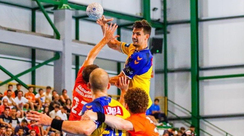 Los jugadores de balonmano de Łomża Industria Kielce terminaron terceros en el torneo en España.  Decenas de goles giratorios contra el Torrelavega