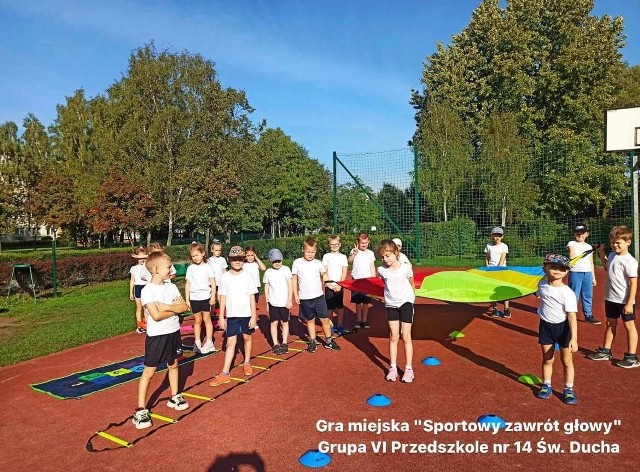 Inowrocławskie przedszkolaki bardzo chętnie uczestniczyły w grze miejskiej "Sportowy zawrót głowy"