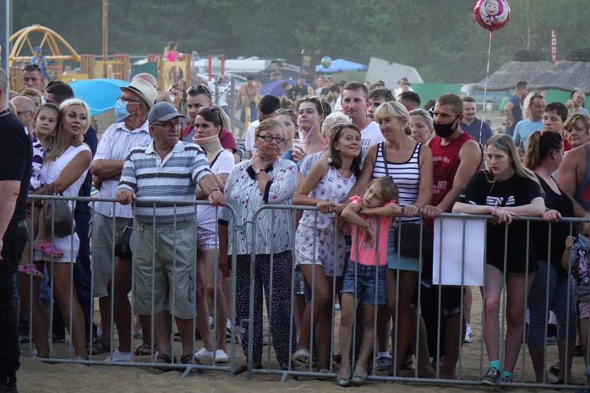 Plaża w Rudni. Potańcówka disco polo dla Kubusia Suchodoły....