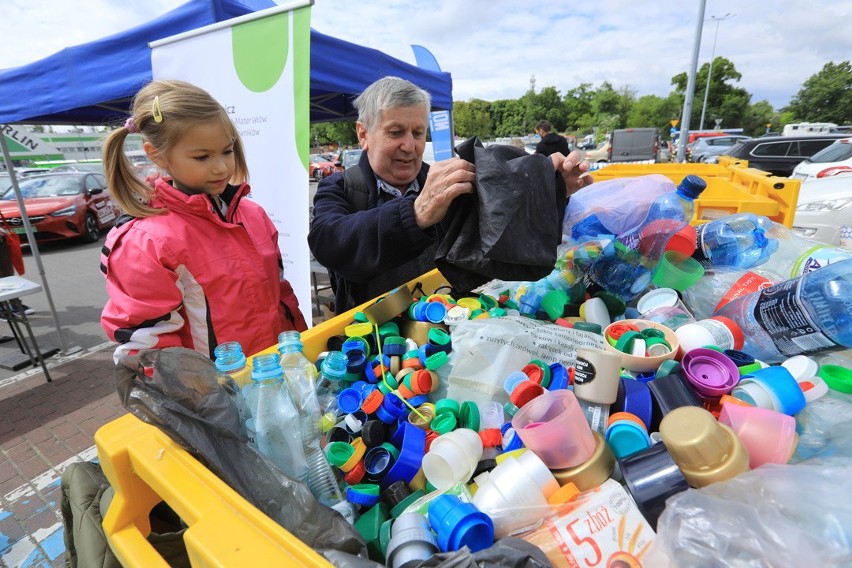 Akcja „Nowości zakończona. Tysiące plastikowych butelek trafi do recyklingu! Nasi Czytelnicy nie zawiedli