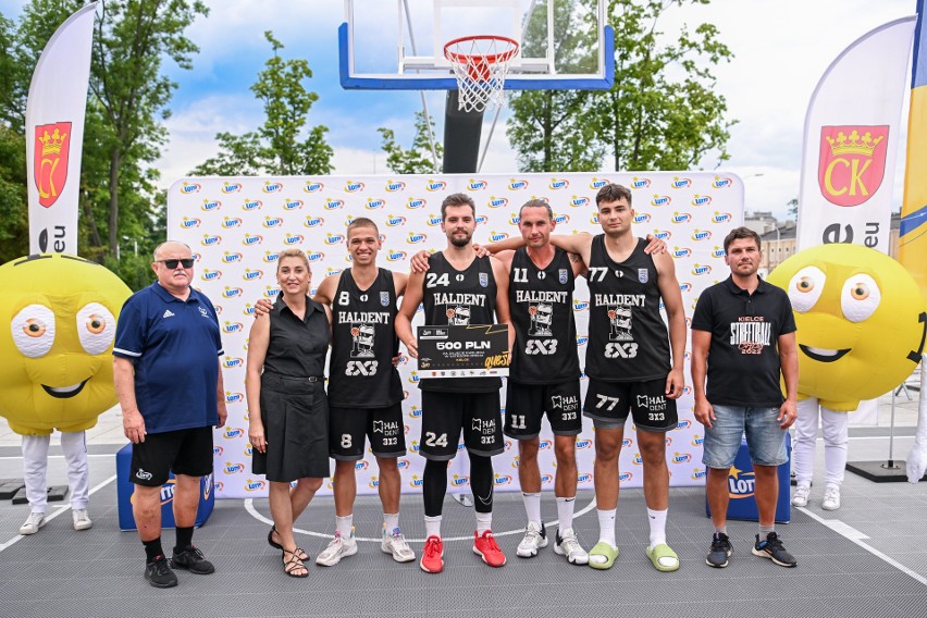 Zakończyła się kolejna edycja Kielce Streetball Challenge. Zwycięzcą zostały Hutnicze Wilki Warszawa. Grali też młodzi pasjonaci. Dużo zdjęć