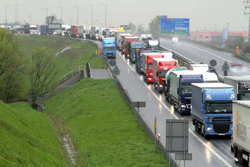 Wypadek na A4 pod Wrocławiem i duże korki