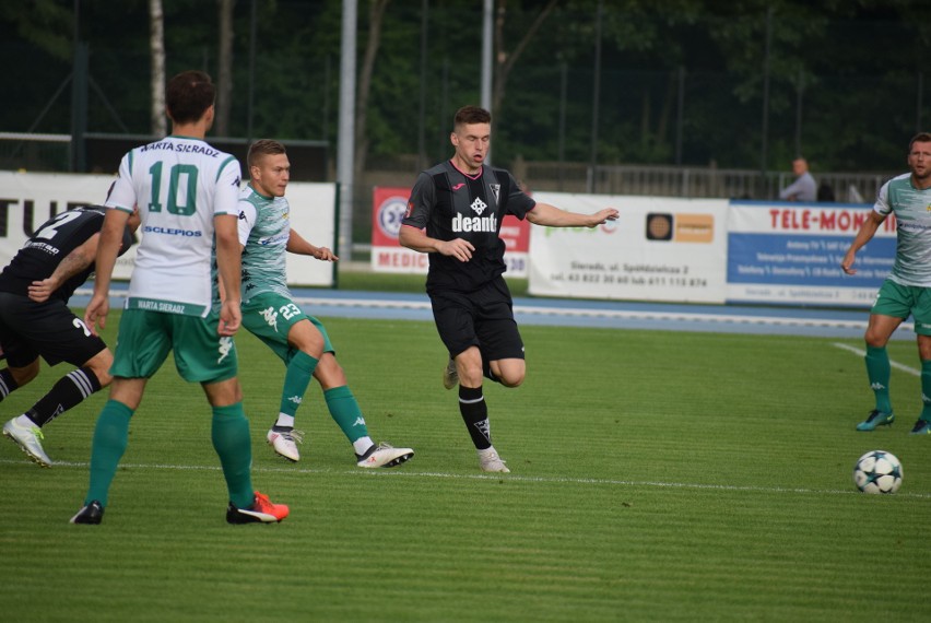 Tak się gra w IV lidze. Warta Sieradz - MKP-Boruta Zgierz 1:1 (ZDJĘCIA)