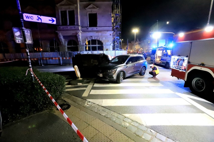 Groźny wypadek w ścisłym centrum Wrocławia. Jedno z aut, po...