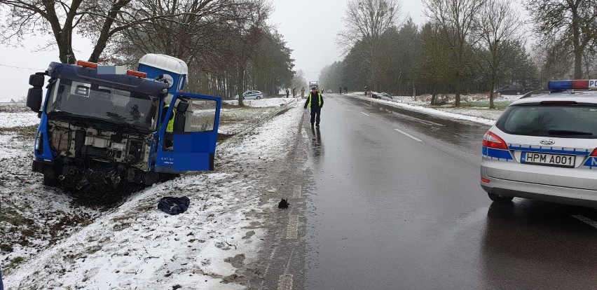 Czechowizna. Wypadek na DK 65. Czołowe zderzenie ciężarówki i volvo (zdjęcia)