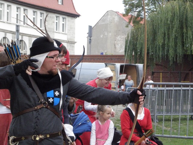 Turniej łuczniczy to jeden z elementów programu 13. Turnieju Rycerskiego w Chojnicach