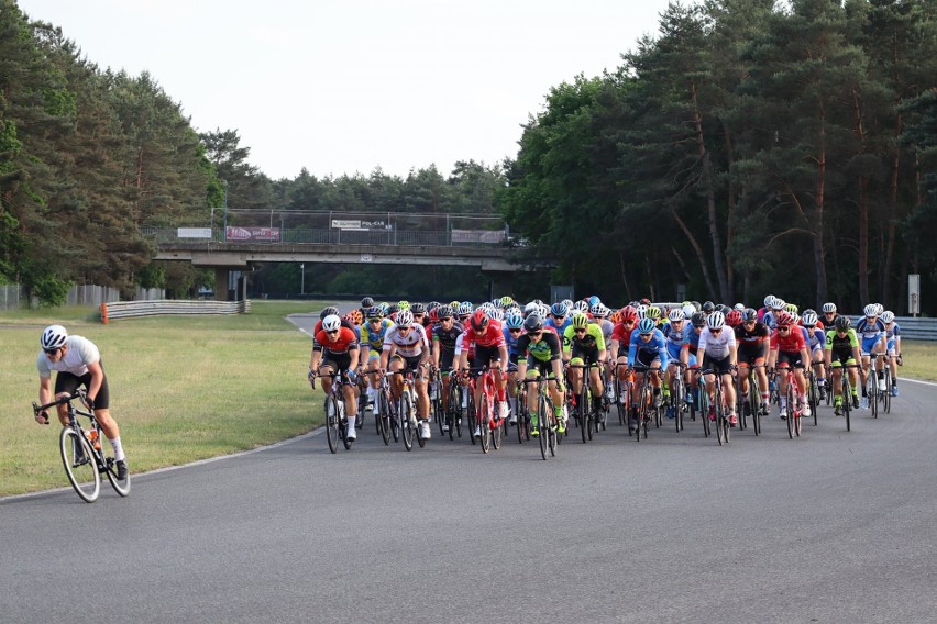 Tak imponująco prezentował się peleton podczas Grand Prix...