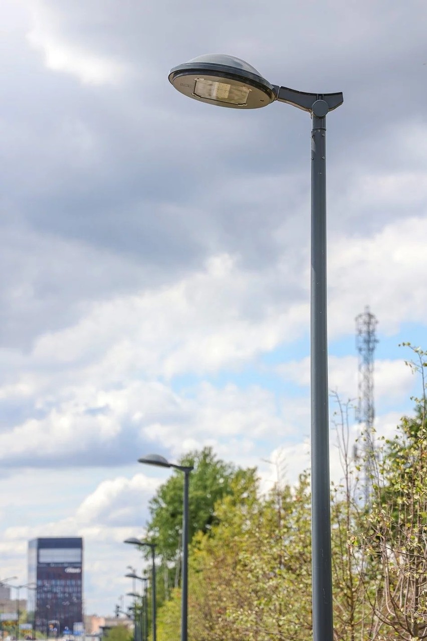 Zainstalują co najmniej tysiąc zdalnie sterowanych ekologicznych latarni ulicznych