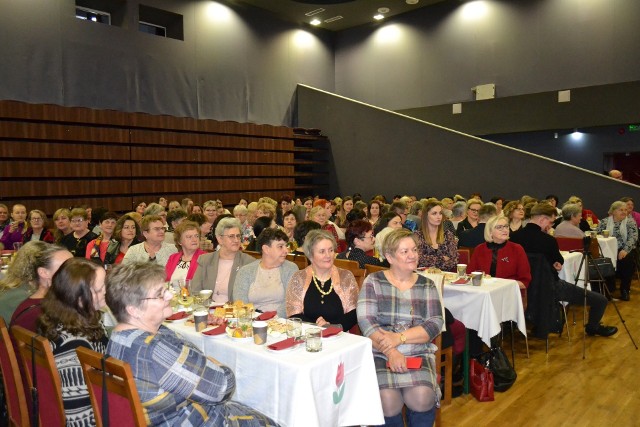 W Dzień Kobiet w Gminnym Ośrodku Kultury w Nagłowicach sala kinowa została wypełniona po brzegi