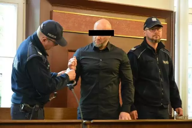 Przed Sądem Apelacyjnym w Katowicach 25 kwietnia zapadł wyrok przeciwko liderowi Psycho Fans "Maślakowi", który został oskarżony o zlecenie zabójstwa prokuratora, zainfekowania jego komputera i spalenia akt sądowych.