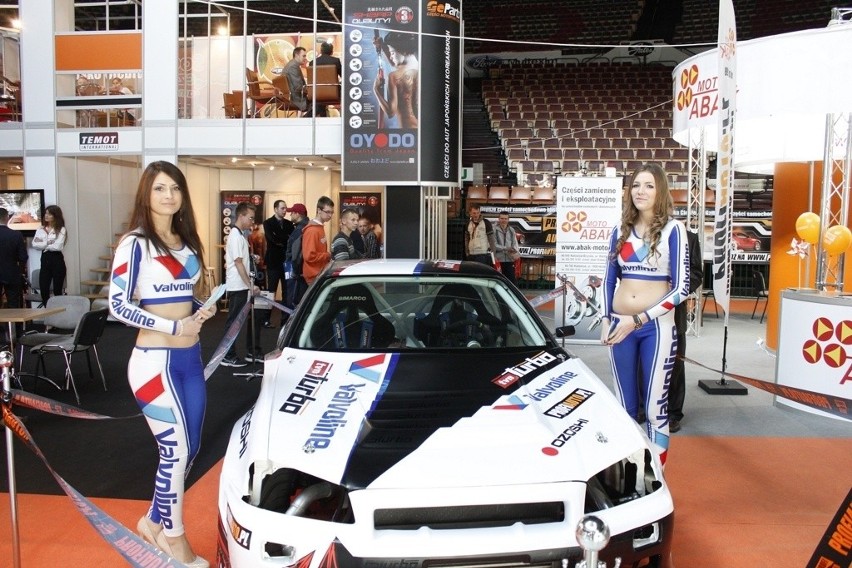 Profi Auto Show 2013. Zdjęcia dziewczyn