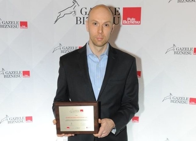 Nagrodę Gazela Biznesu prezentuje Tomasz Odowski z Faurecia Grójec R&D Center S.A.