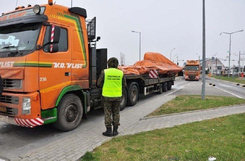 Ciężarówki przejechały przez polsko - ukraińskie przejście...