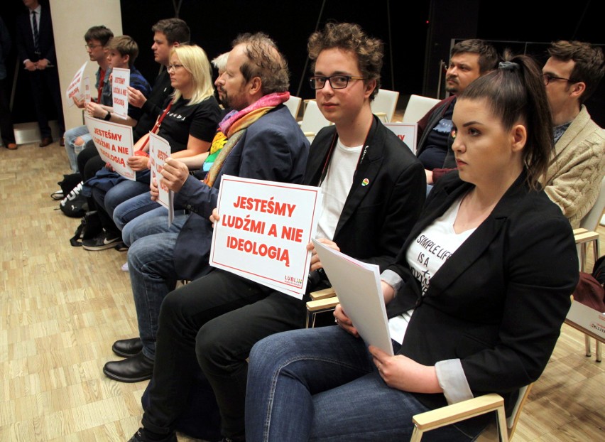 Stanowisko LGBT na sejmiku województwa. Burzliwa dyskusja i bojkot (ZDJĘCIA)