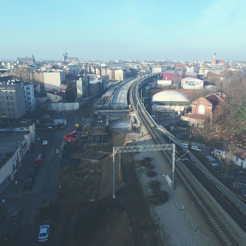 Kraków. 23 grudnia otwarty zostanie przejazd dla aut pod wiaduktem kolejowym nad ulicą Miodową [ZDJĘCIA]