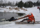 Strażacy wiedzą co robić, gdy załamie się lód [ZDJĘCIA]
