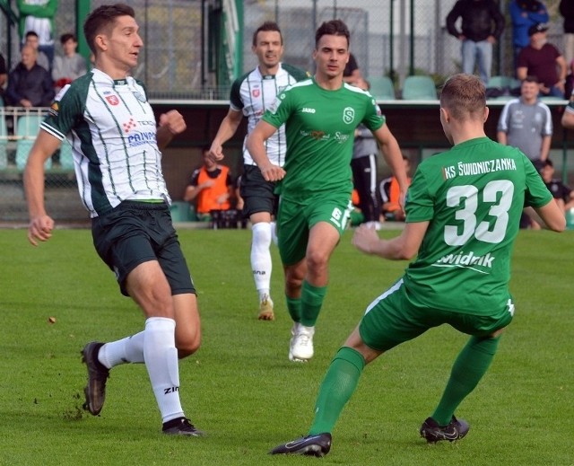 Piłkarze beniaminka trzeciej ligi Świdniczanki Świdnik grają ostatnio w kratkę. Tym razem przegrali w Dębicy z Wisłoką 0:2