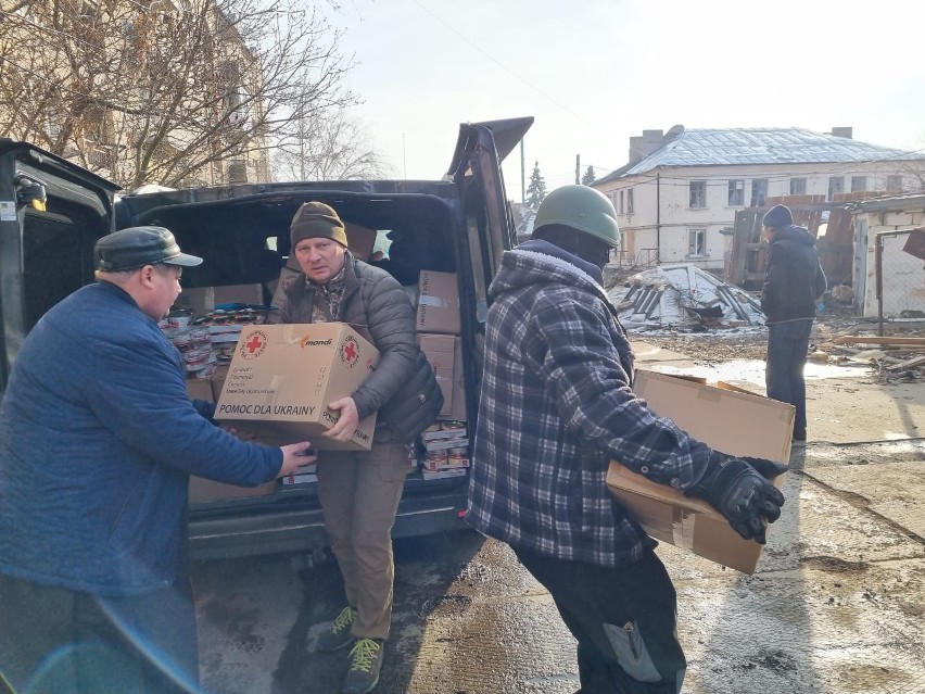 Myśliwi z okręgu tarnobrzeskiego przywieźli pomoc humanitarną dla mieszkańców Bachmutu na Ukrainie. O miasto toczą się krwawe walki 