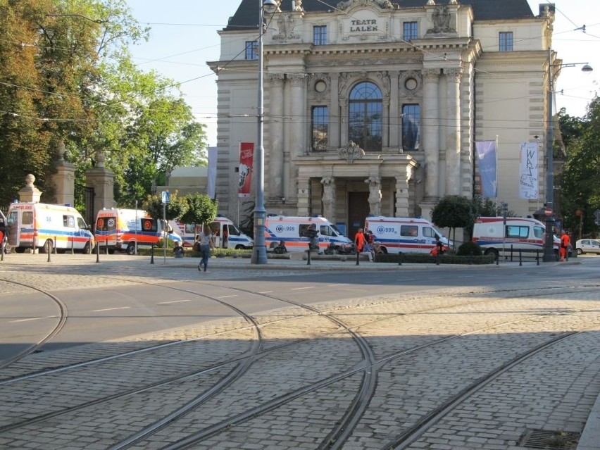 Wrocław: Zawalony budynek i kilka osób rannych [ZDJĘCIA]