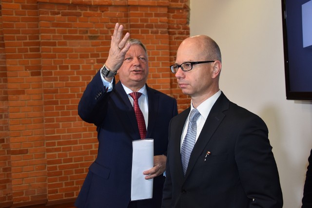 W Łódzkiej Specjalnej Strefie Ekonomicznej odbyła się uroczystość wręczenia decyzji o wsparciu dla nowych inwestorów oraz zainaugurowano projekt Stratup Spark 2.0.