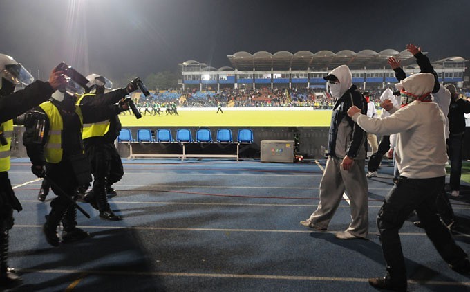 [nowe zdjęcia] Lech Poznań - Legia Warszawa. Mecz i demolka