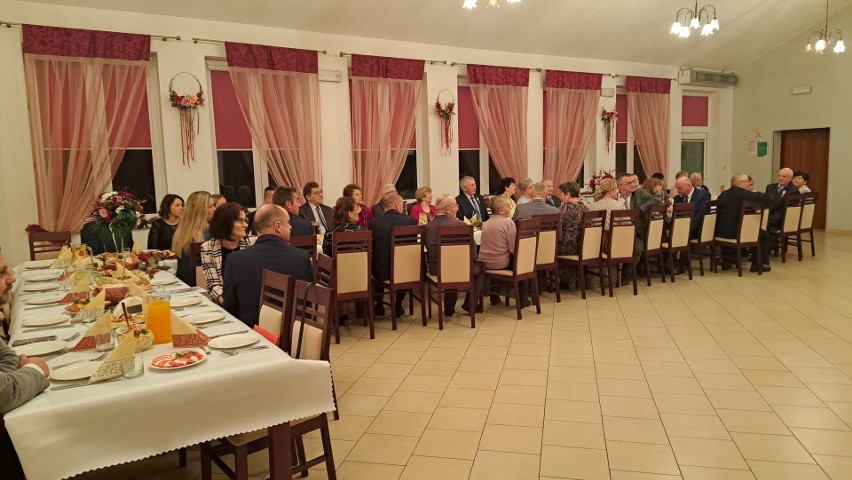 20 par z gminy Pierzchnica świętowało jubileusz długoletniego pożycia małżeńskiego. Piękna uroczystość 