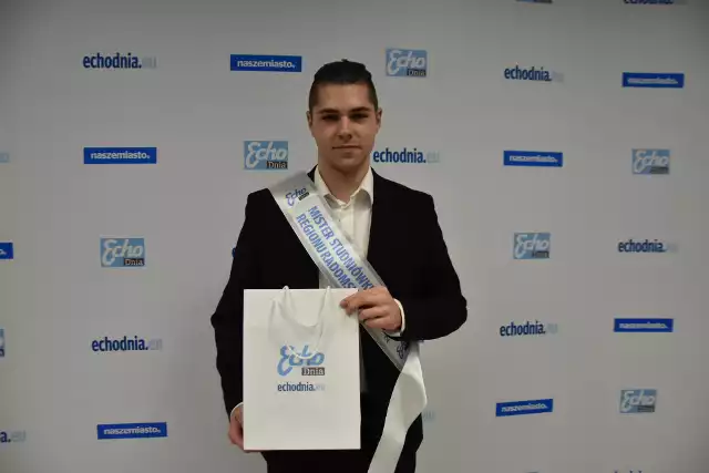 Filip Bąk, zwycięzca w konkursie na Mistera Studniówki Regionu Radomskiego 2024. Zobacz zdjęcia z jego prywatnej galerii na kolejnych slajdach >>